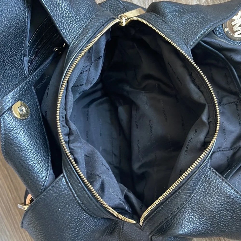 MICHAEL KORS Fulton Large Pebbled Leather Shoulder Bag - Picture 13 of 16
